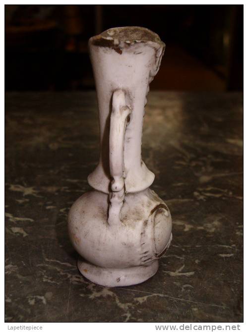 Ancien Petit Vase En Porcelaine Biscuit, 19eme Siècle. Vase - Autres & Non Classés