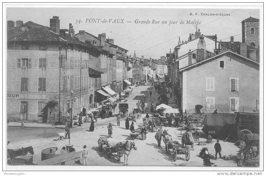 01 )) PONT DE VAUX, Grande Rue Un Jour De Marché N° 34 BF , ANIMEE ** - Pont-de-Vaux