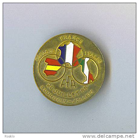 PIN'S / FFA FRANCE  ESPAGNE ITALIE  JUILLET 1980 A BOURGOIN JALLIEU  / PARFAIT   ETAT - Athletics