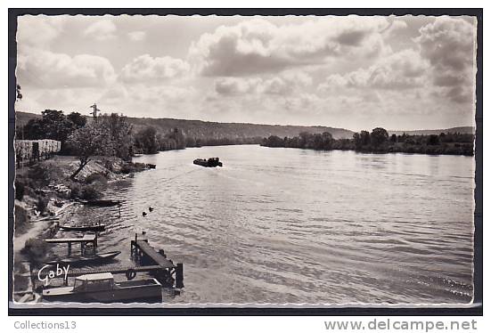 VAL D'OISE - La Roche Guyon - Les Quais De La Seine Et Les Falaises Vers Vetheuil - La Roche Guyon