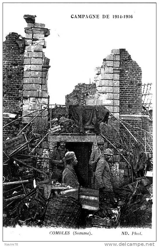 80 Cpa Combles  SOLDATS AU MILIEU DES MAISONS BOMBARDEES - Combles