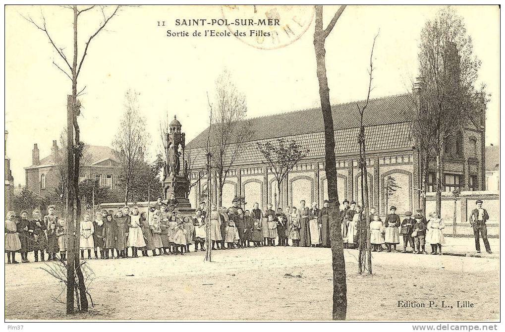 SAINT POL SUR MER - Sortie De L'Ecole Des Filles - Groupe De Filles Posant - Voy. 1915 - Saint Pol Sur Mer