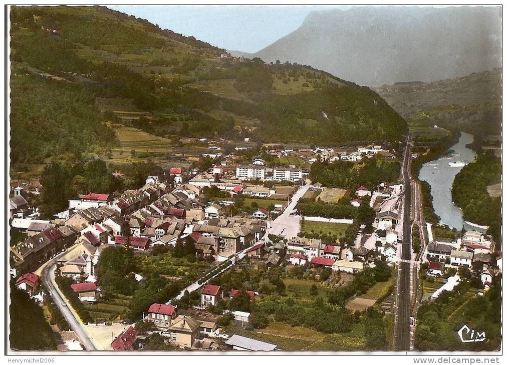 Cpsm Vue Aérienne De Aiguebelle Avec Gare, Ed Spadem - Aiguebelle