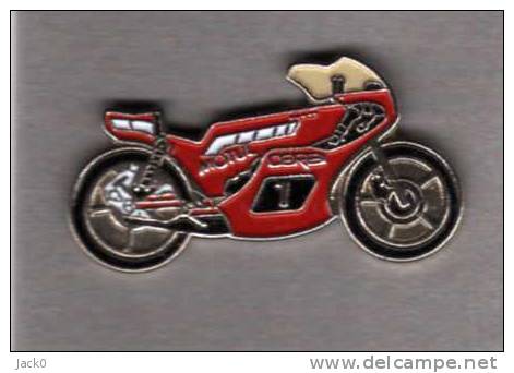 Pin´s  MOTO  Rouge  Avec  Huile  MOTUL - Motorräder