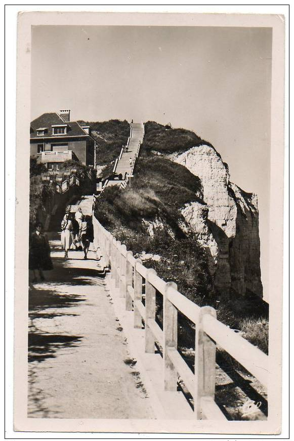 Le Treport L Escalier Des Falaises - Le Treport