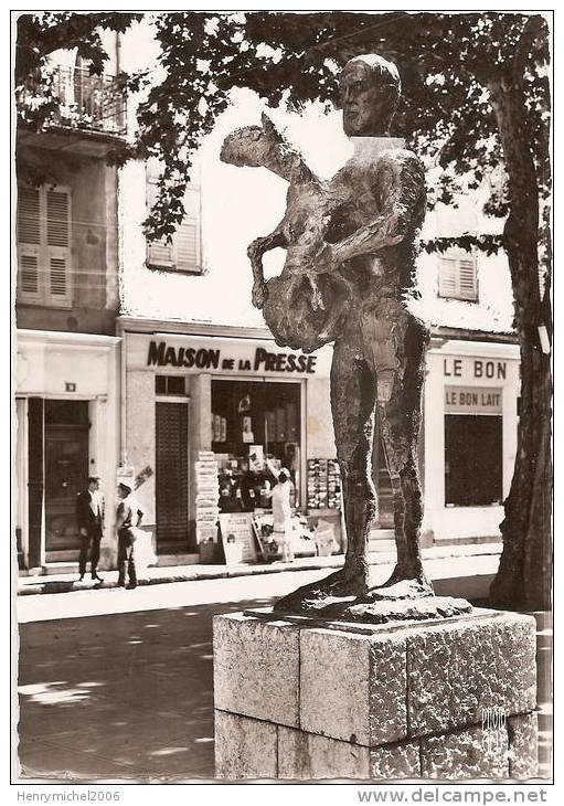 Cpsm  Vallauris , Maison De La Presse Animée , épicerie Au Bon Lait Et Statue De Picasso - Vallauris