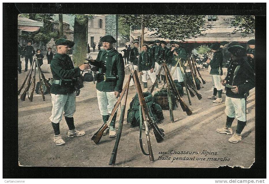 CHASSEURS ALPINS - Halte Pendant La Marche - Militaire - Regiments