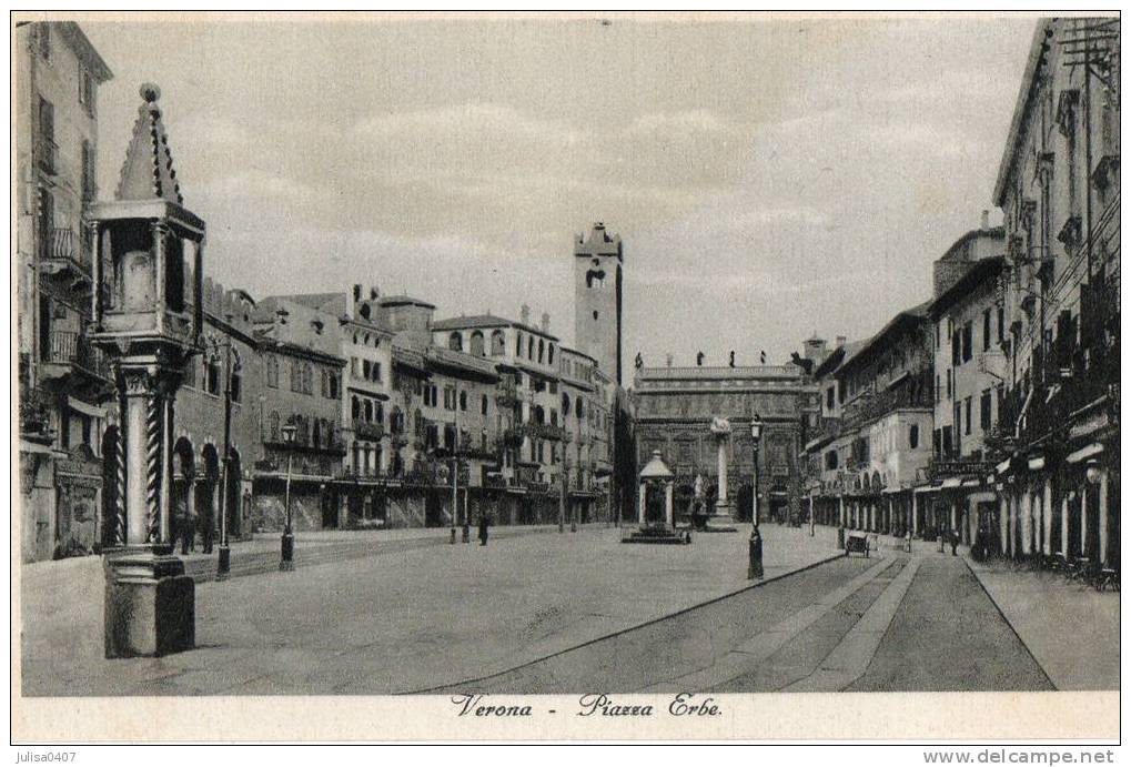 VERONA (Italie) Piazza Erbe - Verona