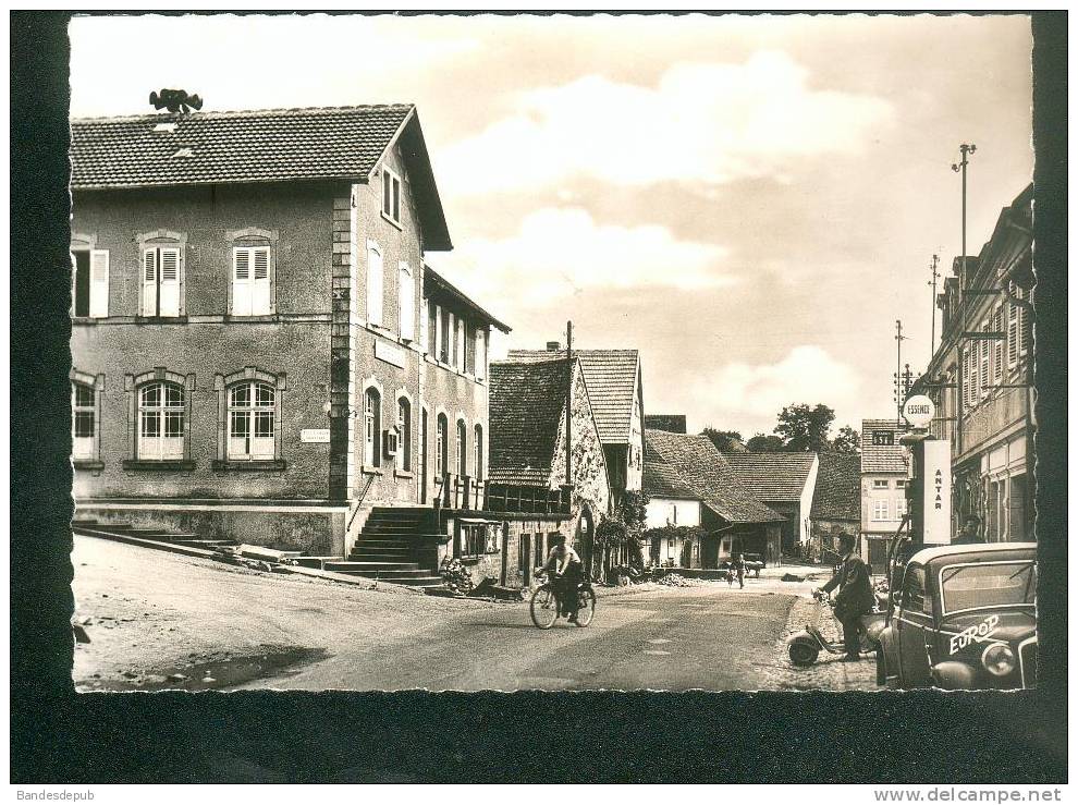 CPSM - Drulingen ( 67 ) - Mairie Ecole ( Animée Automobile Scooter Station Service ANTAR Pompe Essence EUROPE PIERRON ) - Drulingen