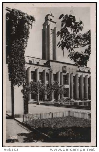 Villeurbanne - Hotel De Ville Et Les Bassins - Villeurbanne