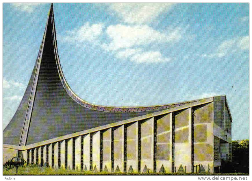 Carte Postale 78.  Marly-le-roi  La Nouvelle église Trés Beau Plan - Marly Le Roi