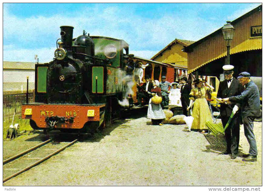 Carte Postale 45. Pithiviers  Le Petit Train Tortillard Rentrat En Gare Trés Beau Plan - Pithiviers