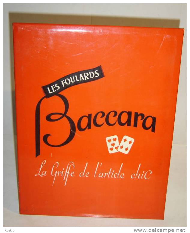 PUBLICITE / PLAQUE GLACOINE CARTON / FOULARD BACCARA   / FORMAT 26 CM X 20 CM  / TRES BEL ETAT - Targhe In Lamiera (a Partire Dal 1961)