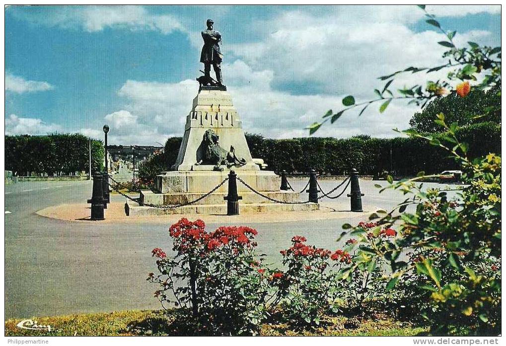 79 - St Maixent L'Ecole : Statue Du Colonel Denfert Rochereau - Saint Maixent L'Ecole