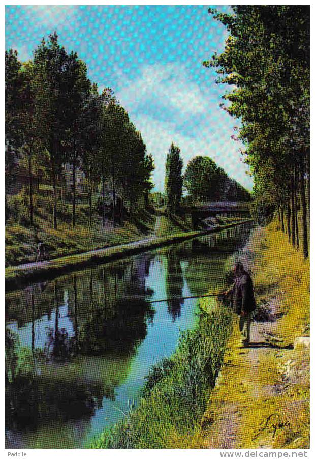 Carte Postale 93. Sevran  Pêche à La Ligne Sur Le Canal De L'Ourcq   Beau Plan - Sevran