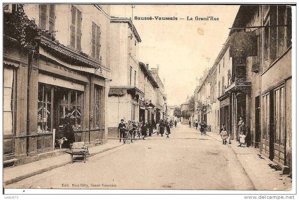 Cpa, Saussé-Vaussais (Deux-Sèvres), La Grand´Rue, Très Bien Animée - Sauze Vaussais