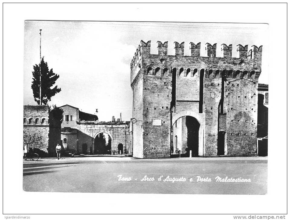 FANO (PU) 1954 - Arco D' Augusto E Porta Malatestiana - ANIMATA - Viaggiata, In Buone Condizioni. - Fano