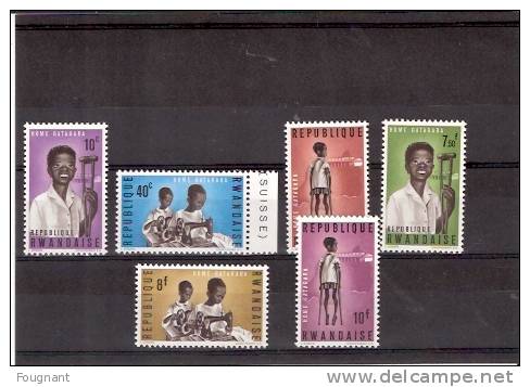 RWANDA:République Rwandaise:1964:Série 70/75:NSC.Maison D´enfants Handicapés De Gatagara. - Handicaps