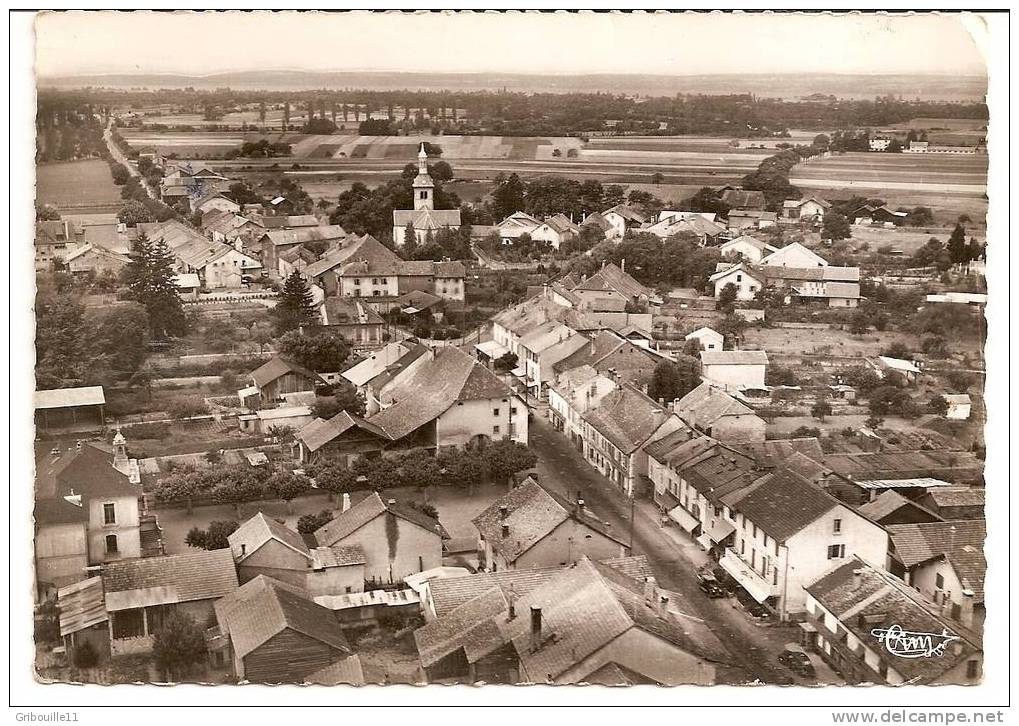 DOUVAINE   -   ** VUE AERIENNE **    -    Editeur : COMBIER De Macon   N° 3 - Douvaine