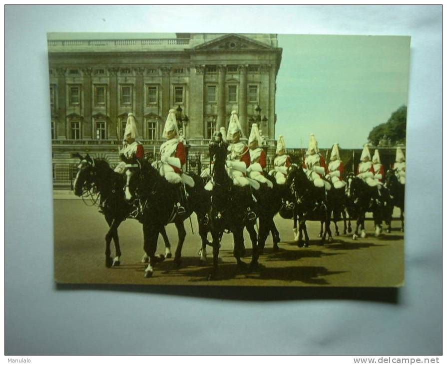 London - Horse Guards Passing Buckingham Palace - Buckingham Palace