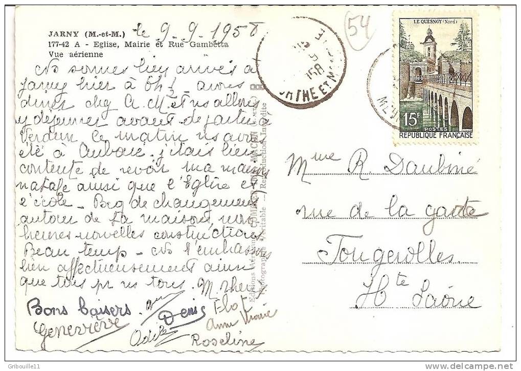 JARNY   -   ** VUE AERIENNE De L´EGLISE , MAIRIE Et  RUE GAMBETTA **   -     Editeur  COMBIER De Macon   N° 177-42 A - Jarny