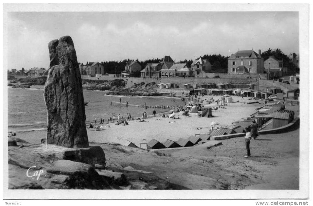 CPSM...BATZ SUR MER...ANIMEE...LE MENHIR ET LA PLAGE... - Batz-sur-Mer (Bourg De B.)