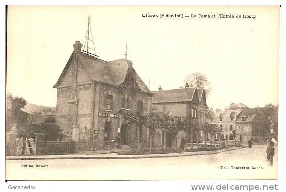 CPA De CLERES - La Poste Et L'Entrée Du Bourg. - Clères