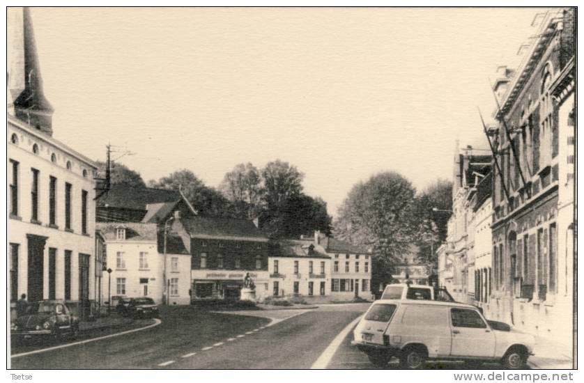 Beloeil - La Rue Henri Et L'entrée Du Château ( Cliché De 1984 ) - Beloeil
