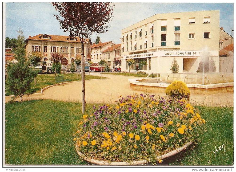 Cpsm  Figeac, La Place Léon Besombes , Crédit Populaire De France, Ed Yvon - Figeac