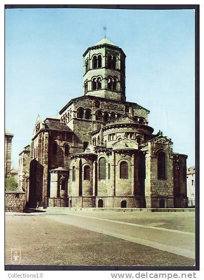 PUY DE DOME - Issoire - Eglise Saint Austremoine - Le Chevet - Issoire