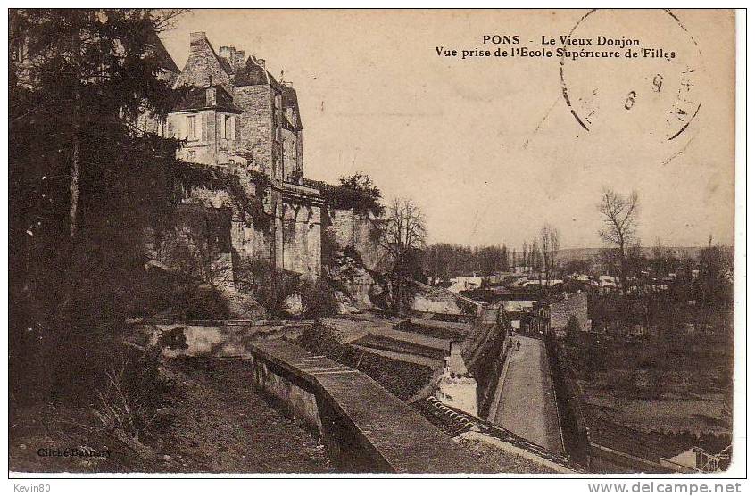 17 PONS Le Vieux Donjon Vue Prise De L'Ecole Supérieure De Filles - Pons