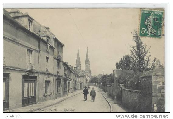 K 57 CPA   LA DELIVRANDE  (14)  UNE  RUE - La Delivrande