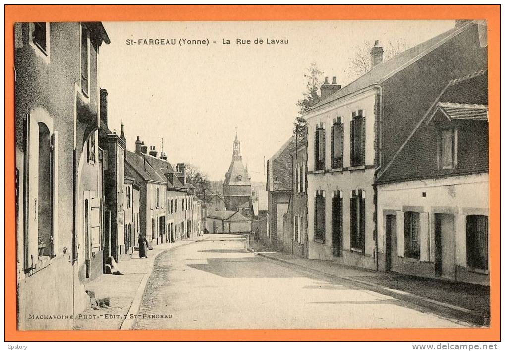 89 - SAINT FARGEAU - La Rue De Lavau - Saint Fargeau