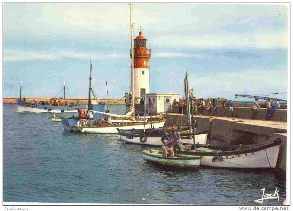 GUILVINEC Le Phare Et Entrée Du Port 1977 ( Bateaux Chalutier Pêche Voilier Barque Marine ) - Guilvinec