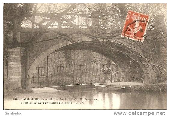 CPA De GARCHES - Le Pont De Villeneuve Et La Grille De L'Institut Pasteur. - Garches