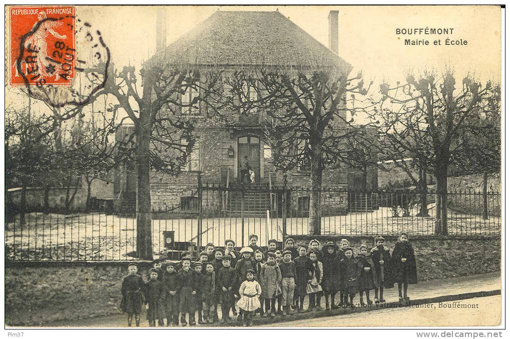 BOUFFEMONT -  Mairie Et Ecole  -  Enfants Prenant La Pose - Circulé 1911, Parfait état - Bouffémont