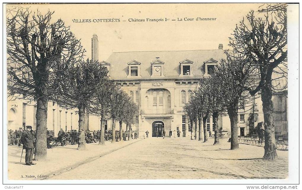 Villers-Cotterêts : Les Invalides Dans La Cour D'Honneur Du Château De François 1er 1907(animée). - Villers Cotterets