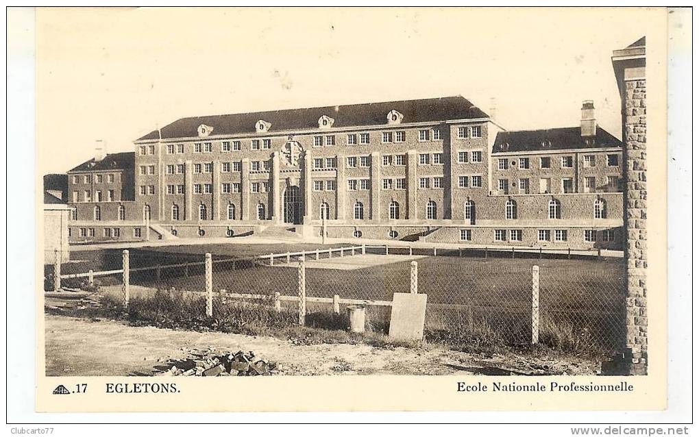 Egletons : Ecole Nationale Professionnelle Et Stade En Fin De Construction(environ 1920). - Egletons