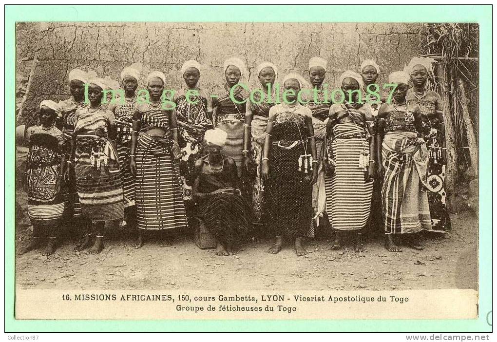 AFRIQUE - TOGO - GROUPE De FETICHEUSES - FEMME - FETICHE - Togo