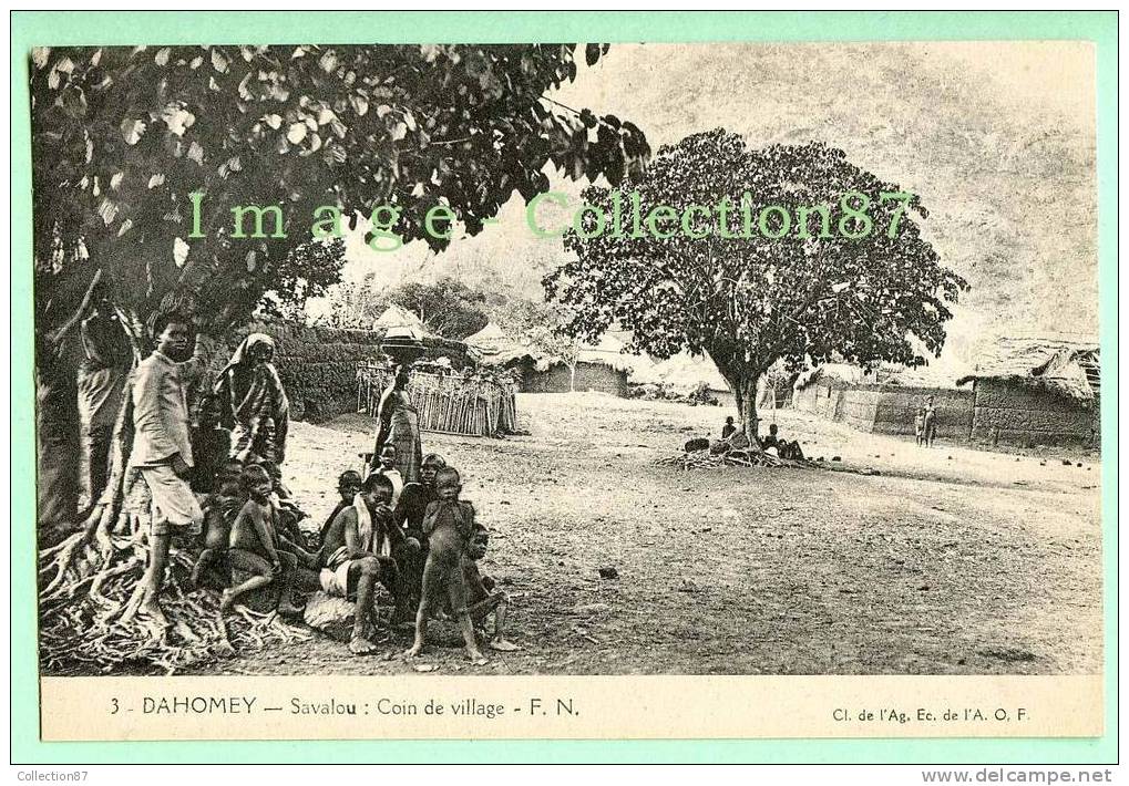 AFRIQUE - DAHOMEY - SAVALOU - UN COIN Du VILLAGE - ENFANT - NU - NUDE - Dahomey