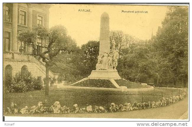 CP De MARCHE " Monument Patriotique " Avec Cachet Relais De MARCOUR . - Marche-en-Famenne