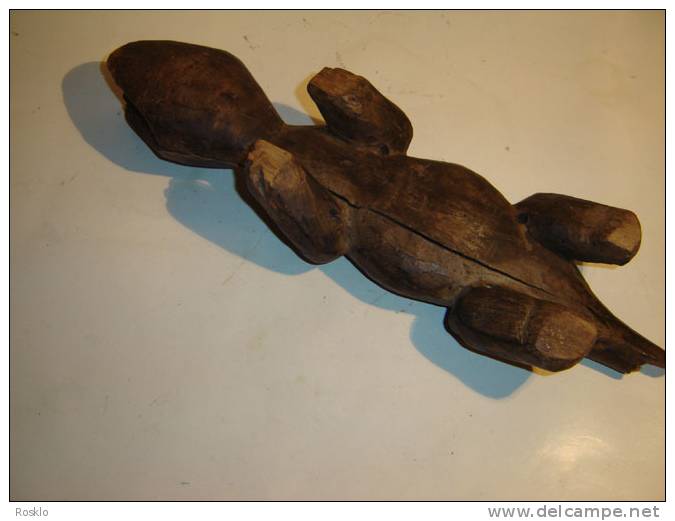 ART AFRICAIN ANCIEN / CAMEROUNE / CROCODILE EN BOIS SCULTE  /  BEL ETAT AVEC MANQUE - Art Africain