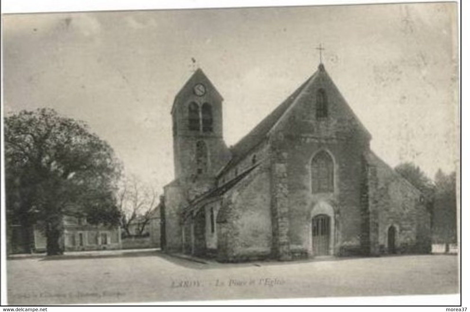 LARDY  La Place Et L'église - Lardy