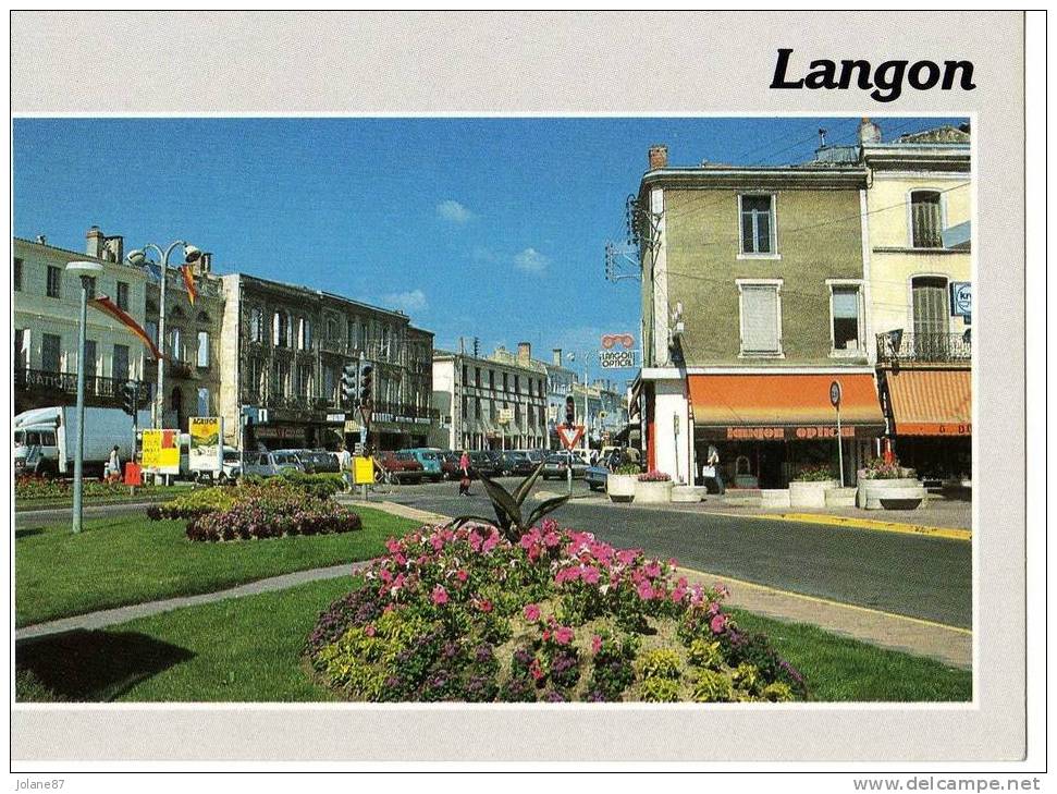 CPM     33  LANGON        LA PLACE DU GENERAL DE GAULLE   1998 - Langon