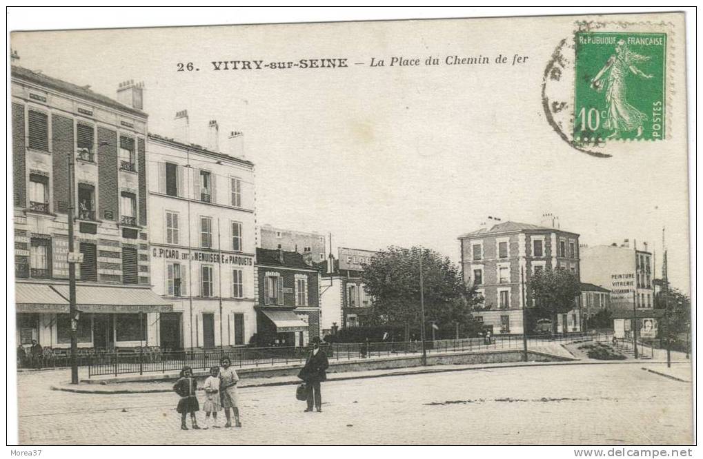 VITRY SUR SEINE   La Place Du Chemin De Fer - Vitry Sur Seine