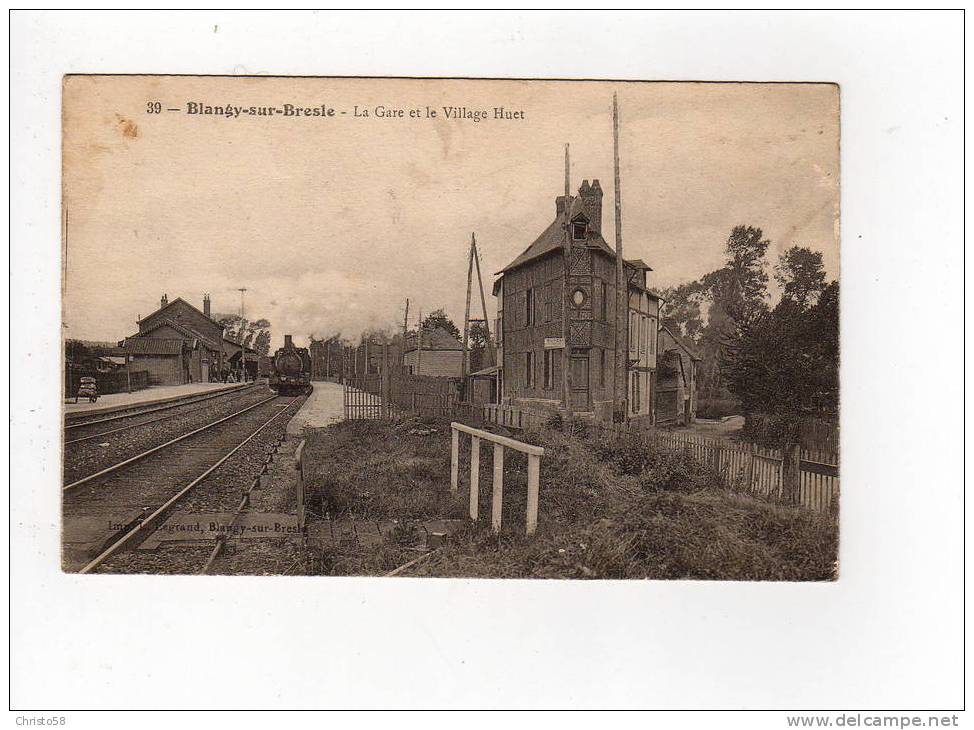 76  BLANGY SUR BRESLE  La Gare Et Le Village Huet   Train - Blangy-sur-Bresle