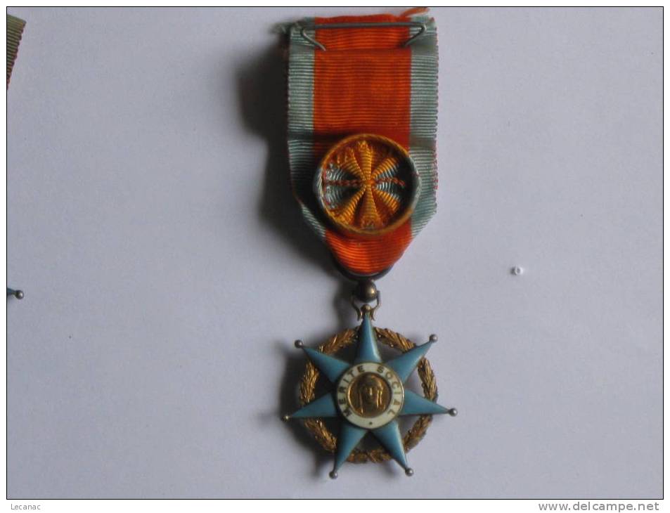 Medaille D'officier Du Merite Social - Frankrijk