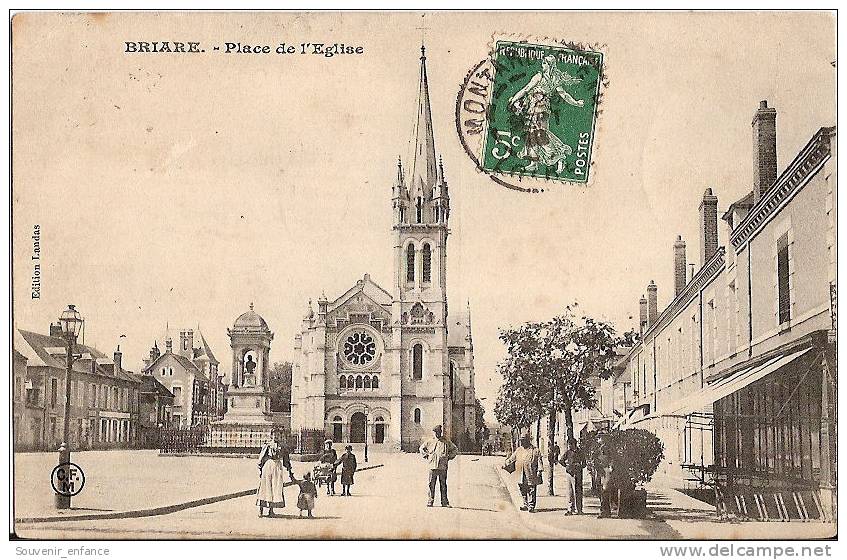 CPA Briare Place De L´Eglise Edition Landas - Briare