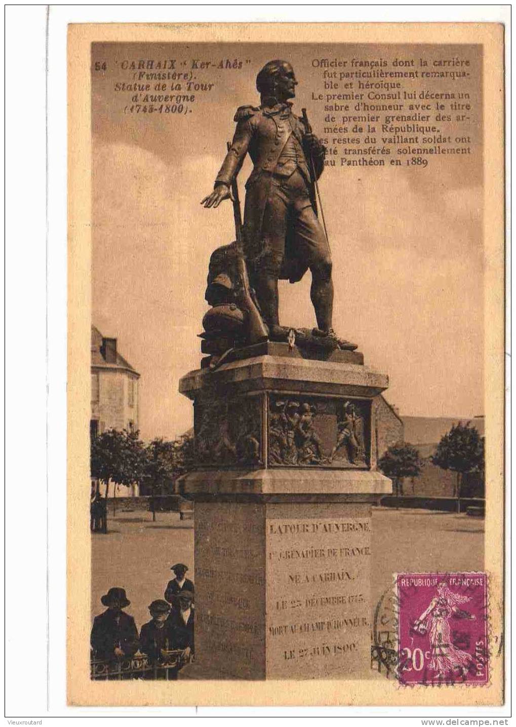 CPA. ANIMEE. CARHAIX"KER.AHES". STATUE DE LA TOUR D'AUVERGNE.OFFICIER FRANCAIS.....DATEE 1932. - Carhaix-Plouguer