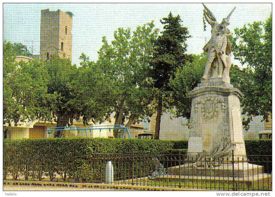 Carte Postale 30. Roquemaure  Le Monument Aux Morts Et La Tour Du Prince Soubise     Trés Beau Plan - Roquemaure